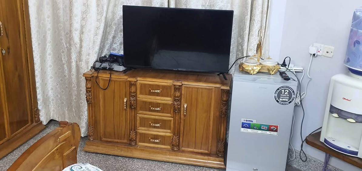 سلام عليكم غرفه نوم صاج داخل وخارج خمس قطع نظيفه العنوان بغداد كاظميه ***********
