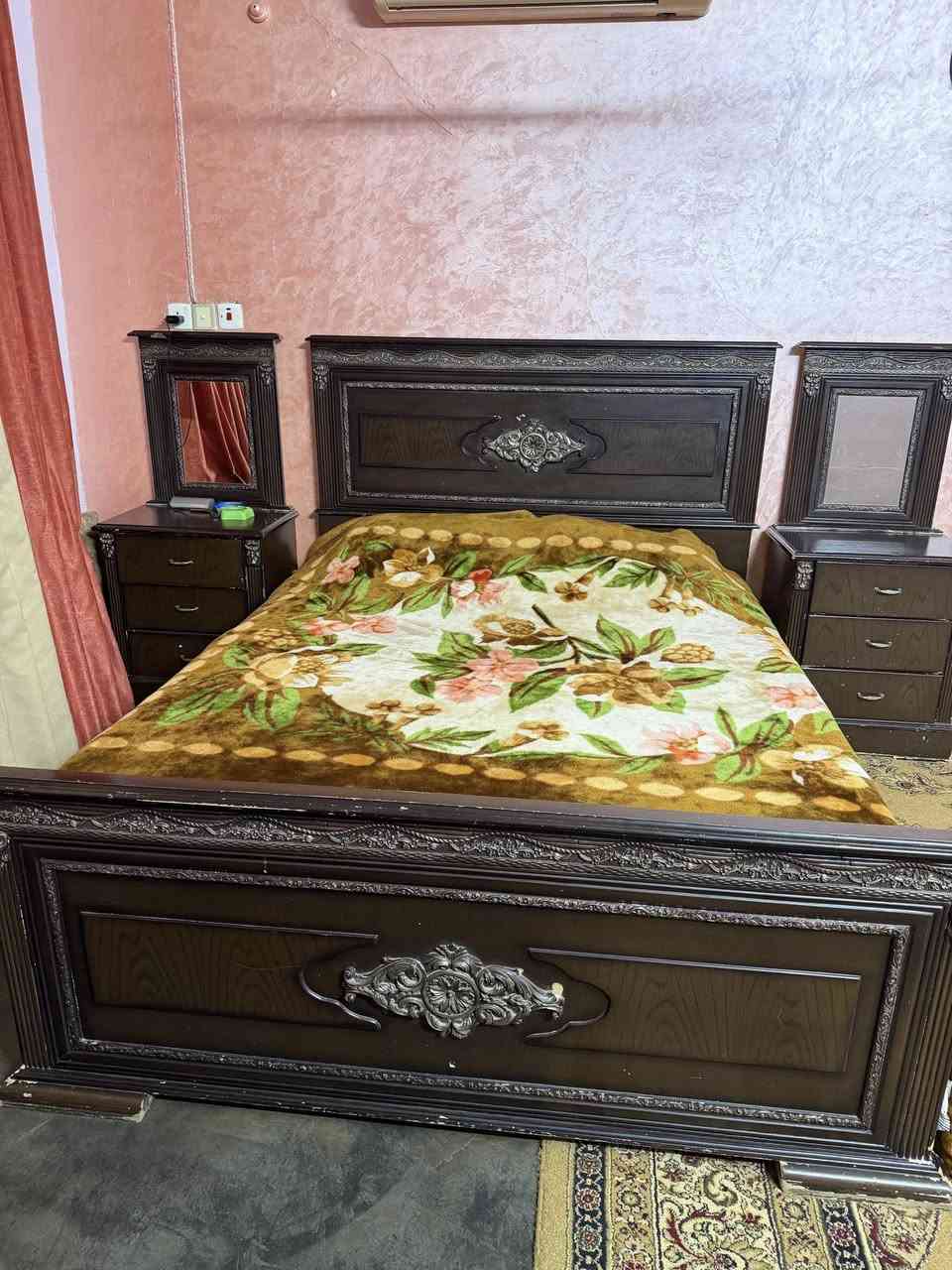 للبيع غرفه اخشاب تركي تتكون من ٦قطع
مكانه حديثه الحي العسكري 
السعر 
 ٦٠٠وبيه مجال 
***********
