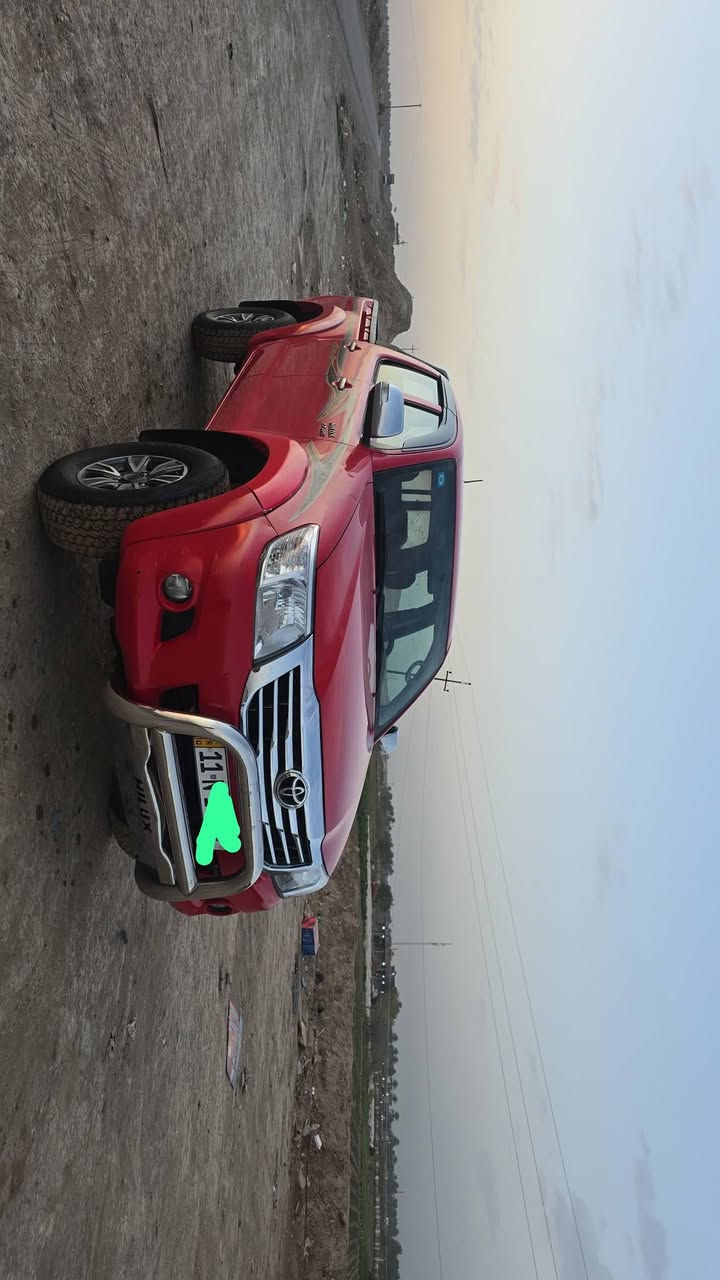 السلام عليكم 
تويوتا هايلوكس 2015  كير اوتوماتيك  رقم بغداد باسمي تحويل ثاني يوم كير و حرك مكفول بيها مكانات صبغ مثل ما مبين بالسونار . 
*********** رقم صاحب العجلة
