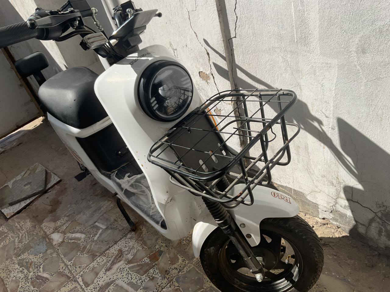 سلام عليكم دراجه شحن جديد ماصالي 20يوم من خذته وصار عدي ضرف وريد بيعه اخذته700وريد بيعه 500وبي مجال عنواني نجف مامتواجد علفيس***********
