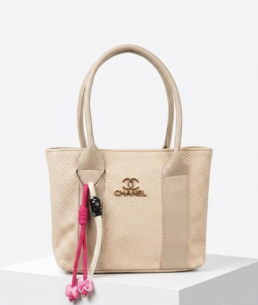 👜🌸 تألقي بإطلالة أنيقة تخطف الأنظار! 🌸👜

✨ إذا كنتِ تبحثين عن الأناقة مع العملية، فهذه الشنطة هي الاختيار المثالي لكِ. تصميم راقٍ، لون جذاب، وخامة عالية الجودة تمنحكِ لمسة من الفخامة في كل إطلالة. 💖

✔️ تصميم عصري يناسب جميع المناسبات.
✔️ خامات متينة وجودة عالية.
✔️ مساحة عملية لحمل ِأغراضك اليومية.
✔️ خفيفة ومريحة في الاستخدام.
✔️ مناسبة للعمل، الجامعة، التسوق، والسهرات.

🎁 اجعلي أناقتك تتحدث عنك، واطلبيها الآن قبل نفاد الكمية!

📩 راسلينا الآن لمعرفة السعر والتفاصيل، واستمتعي بخدمة مميزة وجودة تستحق ثقتك. 💕✨
@متابعين
#شنط_حريمي 👜
#شنطة_حريمي 💖
#موضة 👗
#فاشون ✨
#ستايل 💃
#إكسسوارات 🌸
#تسوق 🛍️
#بنات 👑
#عروض_مميزة 🎁
#اطلبي_الآن 📩


**إذا كنت صاحب هذا الإعلان وتريد حذفه لأي سبب، رجاءا أرسل رسالة إلى الدعم الفني**