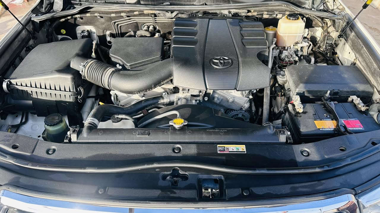 ﷽
‏‎سلام عليكم 

 للبيع  أو مراوس 

لاندكروز 2014   اصل  GXR  : جديد جدا 

رقم بغداد بسمي شخصاً 

معروفه موصفات  فول 

السياره احله من الصور بالحقيقه 

فول مواصفات 1/1:

1- فتحة 

2- بصمة 

4- حساس خلفي وامامي

5- ثلاجة 

6- 2 ء 

7- تشغيل عن بعد 

8-تحكم الكشن كهرباىي

9-كامرات 

10- 8  ايرباك 

11-دفع رباعي  

حجم المحرك: 4000 ✅

ملاحظة سيارا مكفول من صبغ وضربا وتبديل والبارد

جديدة بمعنى الكلمه شرط زيرو  تخم تاير حدادية تبريد جاهزة من كلشي مابيها اي نقص وبالعافية ع تكون من نصيبه                        

السيارة ماشية 88الف حقيقي 

السيارة بلادية من الدعامية لدعامية 

. سيارا رقم الإنكليزي. كامله بسمي 

*********** السعر 43.000
