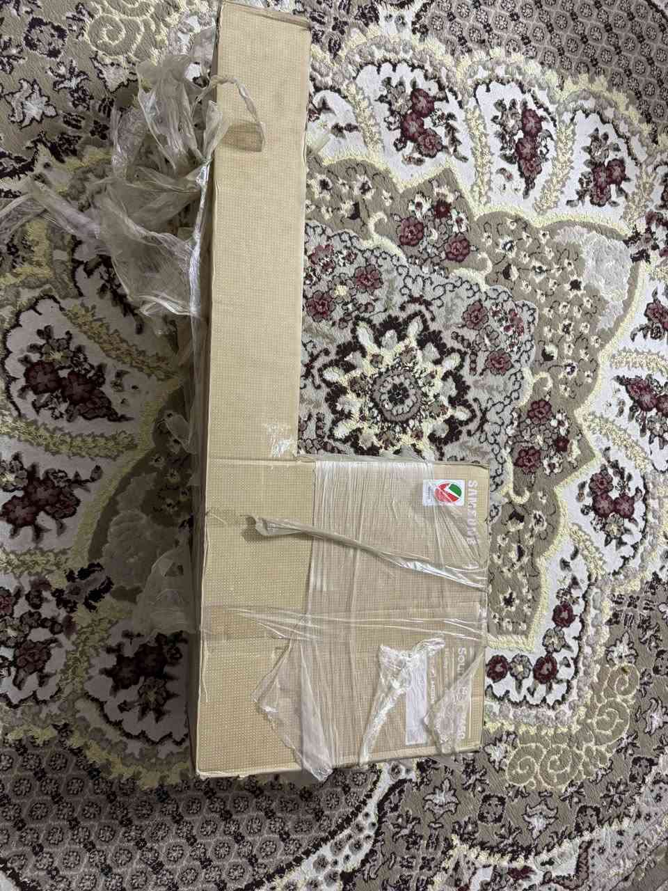 B-Series Soundbar مكبر صوت محيطي ثلاثي الابعاد
السعر 300 الف قفل

HW-B650
Samsung soundbar b650

عدد القنوات: 3.1 (مع مكبر صوت مركزي
مخصص).
القوة الإجمالية: 430 واط.
مضخم الصوت (Subwoofer): لاسلكي (Wireless).
تقنيات الصوت: DTS Virtual:X، Dolby Audio (5.1ch).
أوضاع الصوت: Bass Boost, Surround Sound Expansion, Game, Adaptive Lite, Standard.
الاتصال: بلوتوث (Bluetooth)، HDMI (ARC)، مدخل بصري (Optical).
الميزات الخاصة: توافق مع طقم السماعات الخلفية اللاسلكية (SWA-9200S)، صوت متكيف (Adaptive Sound)، وضع الحوار الواضح (Voice Enhance).
الأبعاد (عرض×ارتفاع×عمق):
الجهاز الرئيسي: 1030.0 × 59.4 × 105.0 مم.
مضخم الصوت: 184.0 × 346.0 × 295.0 مم.
الوزن: 10.3 كجم


**إذا كنت صاحب هذا الإعلان وتريد حذفه لأي سبب، رجاءا أرسل رسالة إلى الدعم الفني**