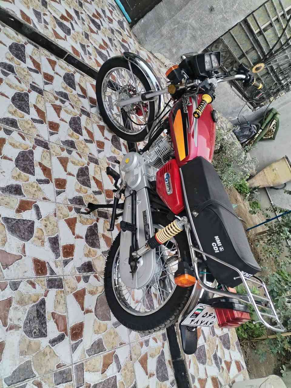 السلام عليكم اخواني مكلف بل نشر دراجه ربع كير نامه اصلي موديل ٢٣ أوراق سنكر وكيل دراجه كله شغاله مابيه ايشي نقص مكان دراجه بابل طهمازيه السعر 500 وبيه مجال قليل وهاذه رقم صاحب دراجه ***********
