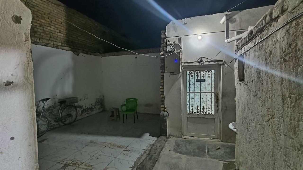 بيت بشارع يونس الكيم مساحه ١٢٥ بيت بناء وترميم ٢٠١٠ نظيف مجاري ماء كهرباء جديد غرفتين وصاله ومطبخ وحمامات سعر ٤٥ وبي مجال للتواصل ***********
