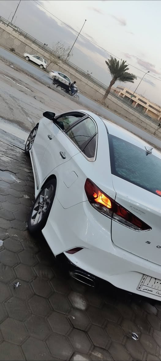 سلام عليكم سوناته للبيع موديل ﴿2018﴾ وارد امريكي الضرر جدن خفيف
محرك ﴿ 2000 تيربو﴾ 
1.كشنات كهربائيه و تدفئه وتبريد 
2.بنو راما
3.رادار مثبت سرعه 
4.بصمه سياره ريضيه كير عادي او تماتيك
السياره فول مواصفات جاهزه من كلشي
السعر 140 وبيهه مجال بصيط للشراي
العنوان النجف حي الجامعه
الاتصال﴿.*********** ﴾.
