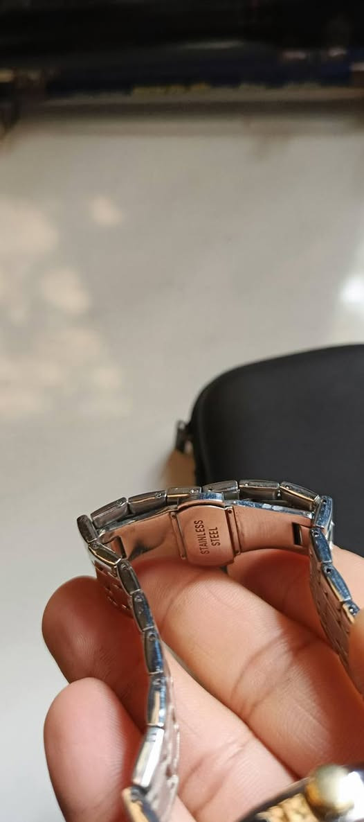 ساعة جميلة وزن ثقيل قيمها و بالعافية


**إذا كنت صاحب هذا الإعلان وتريد حذفه لأي سبب، رجاءا أرسل رسالة إلى الدعم الفني**