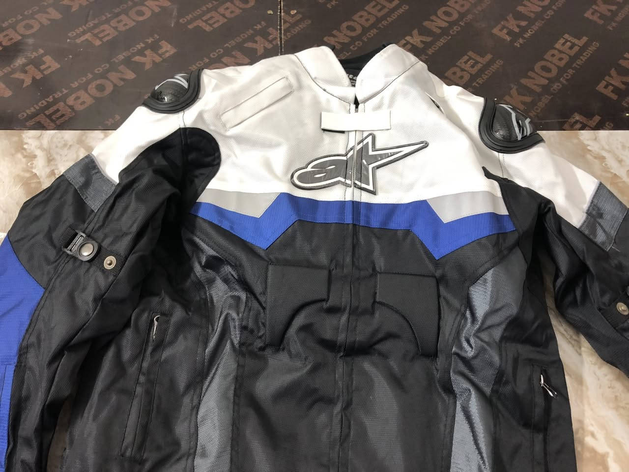 بدله دراجات بطح ماركه اوربيه وبيها حمايه سعرها 80 وبيها مجال للشراي مكاني بغداد الحرية ويتوفر توصيل داخل بغداد فقط


**إذا كنت صاحب هذا الإعلان وتريد حذفه لأي سبب، رجاءا أرسل رسالة إلى الدعم الفني**