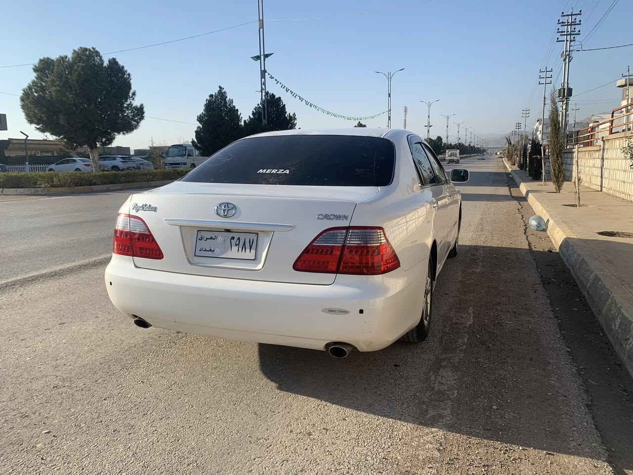 شاینە مۆدێل 2007 بڕاوە
180گەورە بە بچوک

سێ دوگمەی ناوزەرد ساج مەلەکی

ئاوێنەکارەبای

ڕۆنی گێروو مەکینەی گۆڕاوە

جامەکانی هەڵ گیراوە

ساردوو گەرمی بەسراوە

بەسمە ڕەساسی

 

بەس شوێن موسەکانی بۆ یاخە

گێڕو مەکینە بە شەرت

یەک دینار فەسرە فی تیا نیە

شوێن ـ. سەیدسادق

ژ.م *********** ڤایبەر وەتس ئاپ
