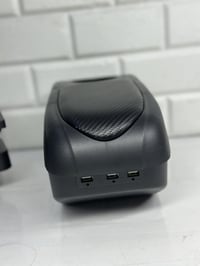 مسند وسطي • ٦ منافذ USB • توصيل جميع المحافظات