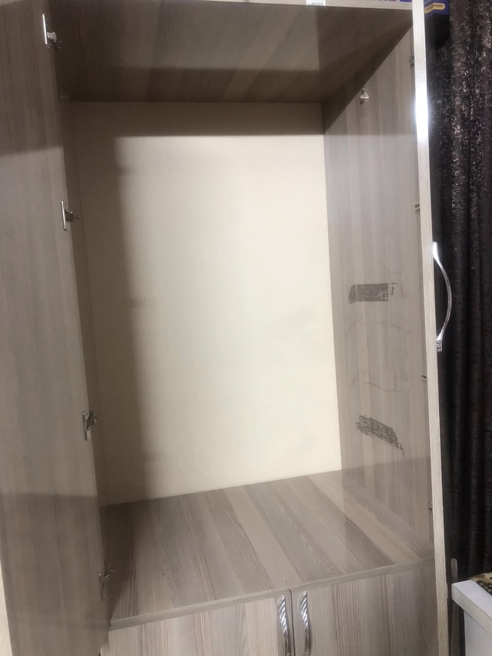 سلام عليكم كنتور للبيع جديد لاكسر بي ولا شخط يعني جديد سعره 175 مكاني كركوك *********** الشراي يتصل وتدلل
