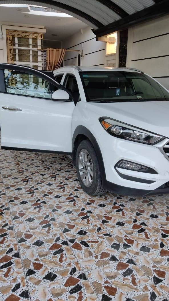 السلام عليكم
توسان 2017 وارد امريكي🖤 ليبل واحد بدون ايرباك 
فقط جاملغ عكس السائق معدل على بارد 
*رقم بغداد تحويل ثاني يوم*
السياره جديده بمعنى الكلمه ماشيه 42 حقيقي مكفوله من صدر محرك كير تخم تاير وتجي ع الفحص وين متريد  
موصفاتها نص فول 
كشنات مخمل 
كشن السايق كهرباء 
حساسات وكامره 
شاشه لمس
وباقي المواصفات معروفه وكدامكم 
السعر 160 وبيها مجال
مكان السياره الانبار الحبانيه
 ***********
