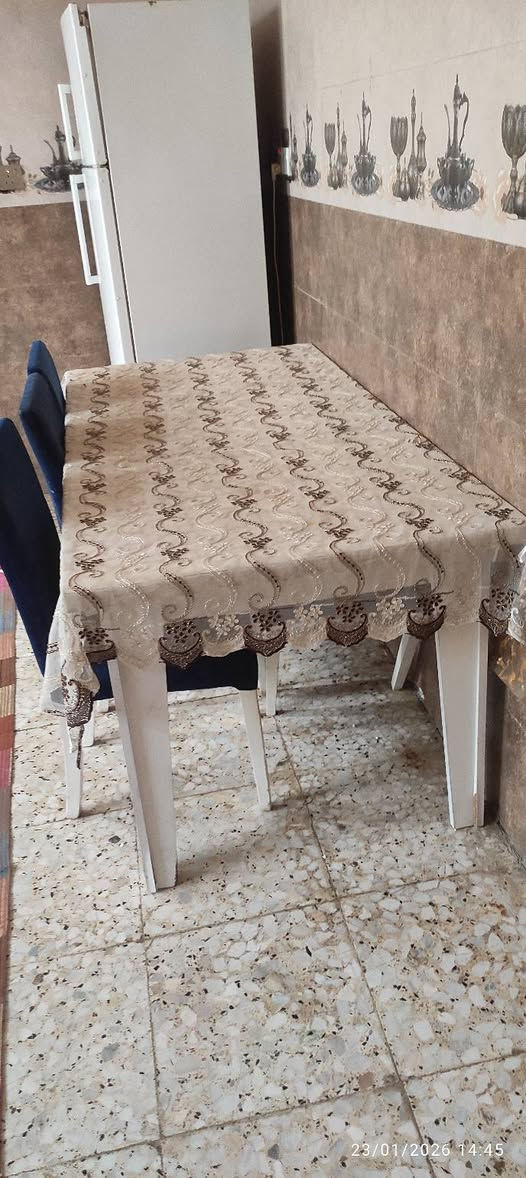 السلام عليكم عندي غراض بيت نظيفات باب تركي ما مستعمل جديد 
ميز طعام نظيف 6 كراسي 3 جدد و3 مكسرات وميوزه بلازمة اثنين للبيع قيم وأخذ 
مكاني حلة حي الرضا 
***********
