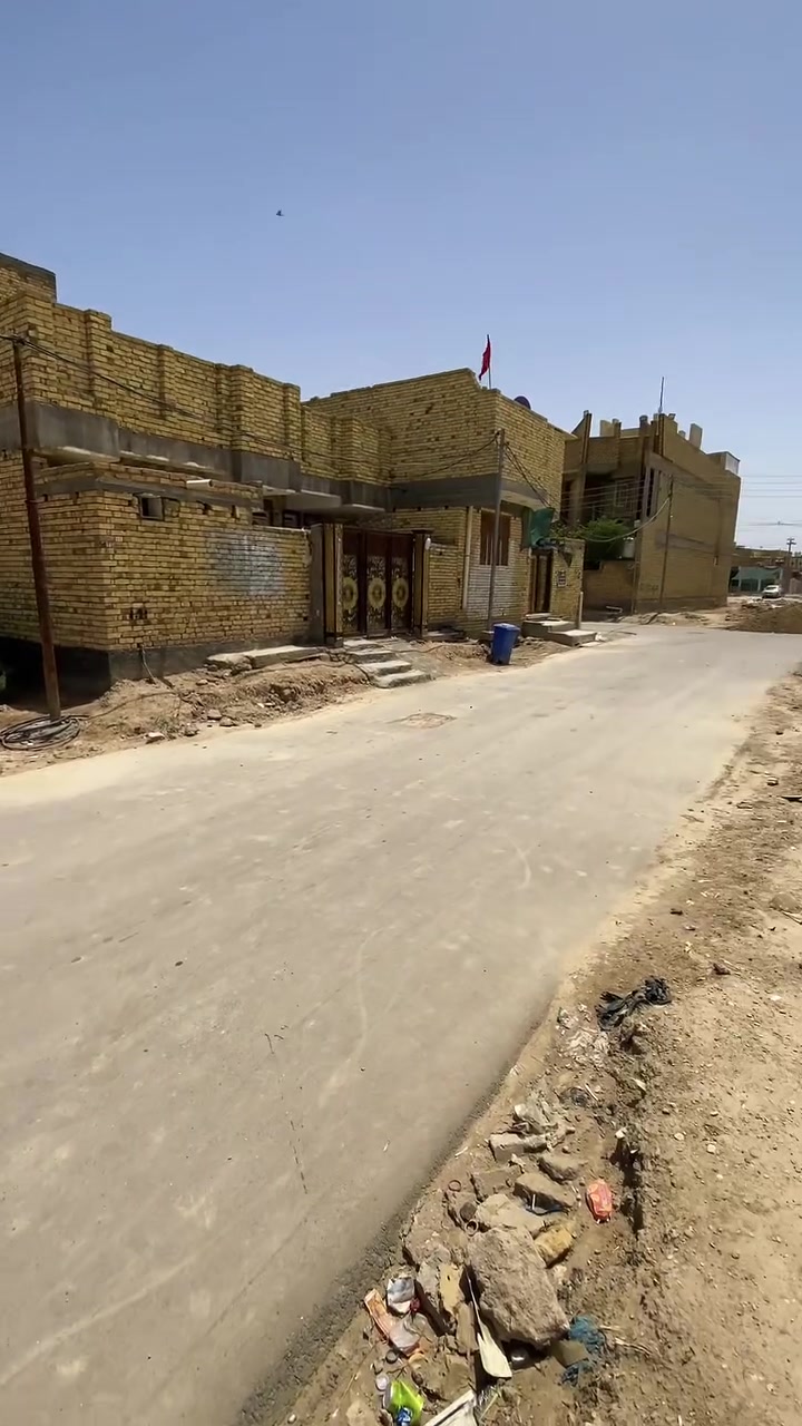 🔥 قطعة أرض مميزة للبيع 🔥

📍 الموقع: حي الأمين الثانية  
📐 المساحة: 200 متر  
✅ على ساحة  
✅ خامسة عن شارع الـ عواد  
📄 رقم العقار: 12023  

منطقة متكاملة الخدمات وموقع ممتاز للسكن والاستثمار ✨  

📞 علي الياسين: ***********  

🏢 زورونا في مكتب العاصمة للعقار  
📍 العنوان: بداية شارع مستشفى الشطرة العام  
🤝 أفضل العروض العقارية وخدمة موثوقه
