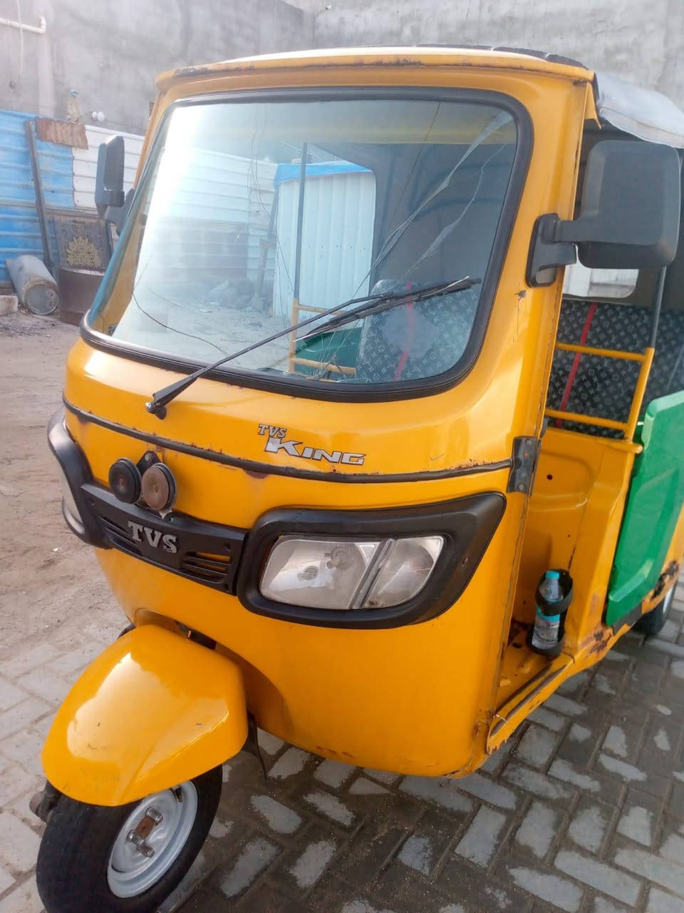 السلام عليكم _ تكتك TVS مؤديل ٢٠ رقم وسنوية بأسمي الرقم عربي _ التكتك شرط الشغل الكهربائيات كلهه شغاله   التكتك بيهه خياس وموضح بالمقطع لاتسألني شنو بيهه مابيهه السعر ٤ ونص وبيهه مجال للشراي والسوك كلشي بيه اكو تكتك ب ٣ ملايين وأكو تكتك ب ١٠ ملايين حسب المؤديل والنظافة
الشراي يتفضل خاص وبخدمته ومازعل من عنده لو يكلي ب ٥٠ الف


**إذا كنت صاحب هذا الإعلان وتريد حذفه لأي سبب، رجاءا أرسل رسالة إلى الدعم الفني**