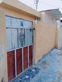 عندي بيت للبيع تجاوز بيت منضم وشارع عريض مي ومجاري جيد كهرباء نعمه واي...