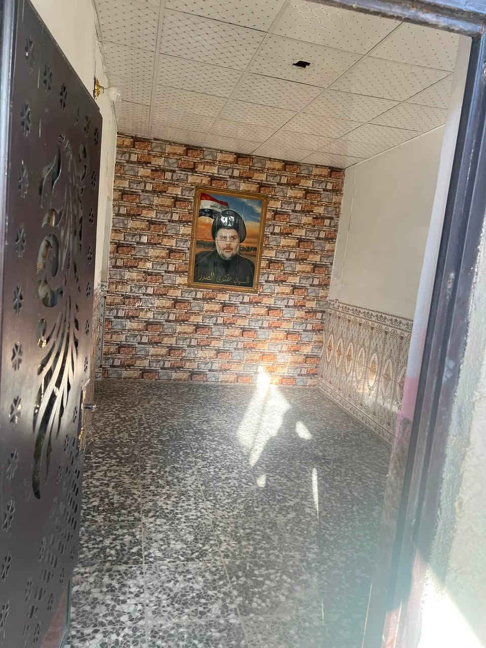 البيع مشتمل مساحة 80متر  خدمات مسقط مقابيل مستشفى تركي بشارع العريض مال عقيد علي مدخلين كراج واستقبال وحولي وغرفه جبيرة وترك زغير السعر ٤٥ بي مجال 
الهاتف ***********
