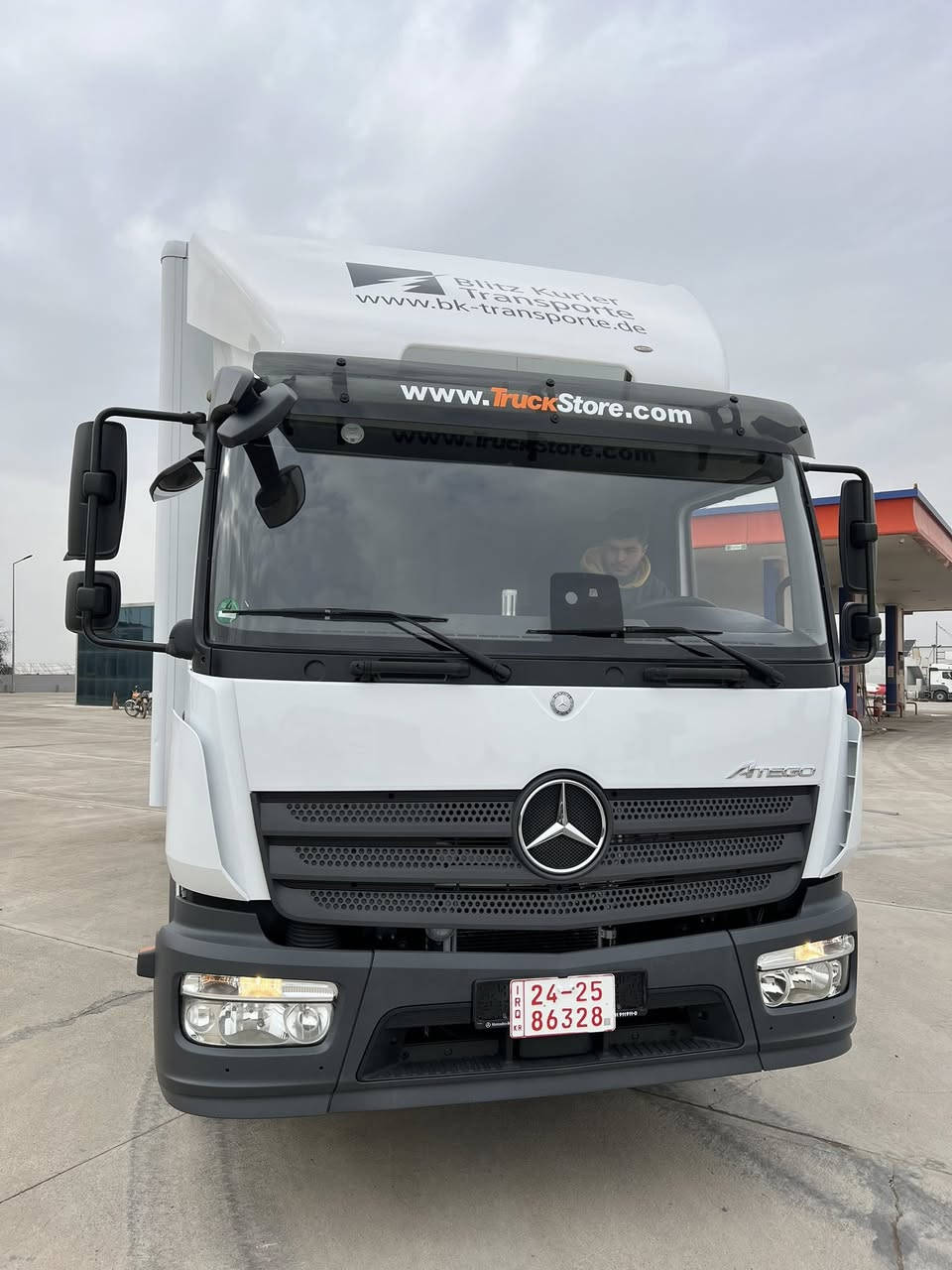 مارسيدس اتيگو 1524 موديل 2018 فول مواسفات طول بودى 725 مترسياره جديد قليل ماشى عنوان اربيل قوشته په طريق كركوك موبايل ***********/***********/اسيا ***********
