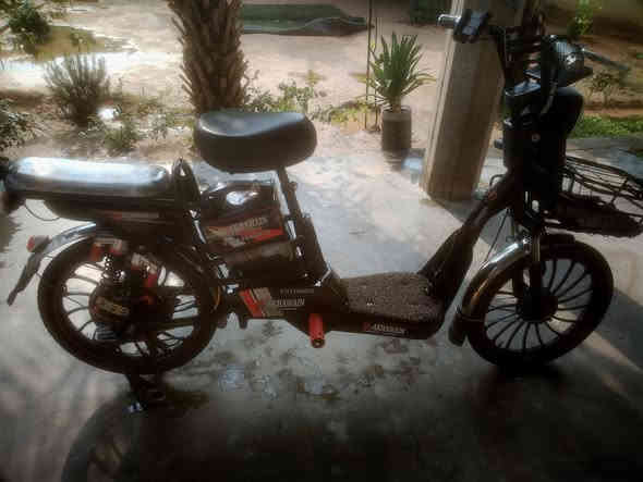 السلام عليكم اخوان يوجد بيسكل شحن للبيع حجم 20 البطاريات4عل فحص العنوان سليمان بيك الرقم الهاتف *********** السعر 270 بي مجال شي بسيط
