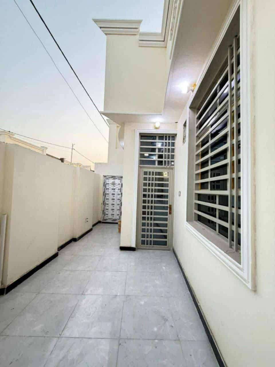 للبيع بيت 150متر ،مع وجود كافه الخدمات 

ا

يتكون البيت من2غرف صاله استقبال  

) طابوق نهروان صب كونكريت جدران سيراميك ارضيات بورسلين 

الموقع مقابيل قريت القدير شارع صب العنوان عمود 317

   💥مع كافه الخدمات متوفره 💥

ماء 💦 كهرباء ⚡️ شوراع تبيلط 👍 اناره ليله 🛤️

مدارس حكوميه 🏣

خط مولده⚡️خط كيات 🚐 شوراع 15م

تبيلط  تتوفر مساحات حسب الطلب 

الموقع جدا ممتاز 👌  

✅

وفرنالكم عرض لاول مره حقق حلمك واخلص من الايجار 🔛 فرصه العمر 

للحجز والاستفسار الاتصال ***********
