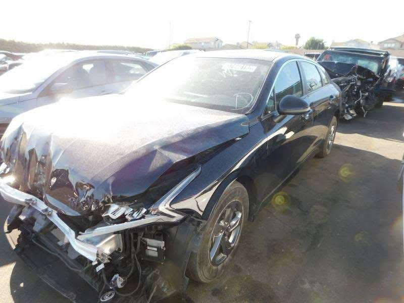 كي فايف 2021 
محرك 1600 تيربو 
سعر 160 ورقه بيها مجال 
***********
