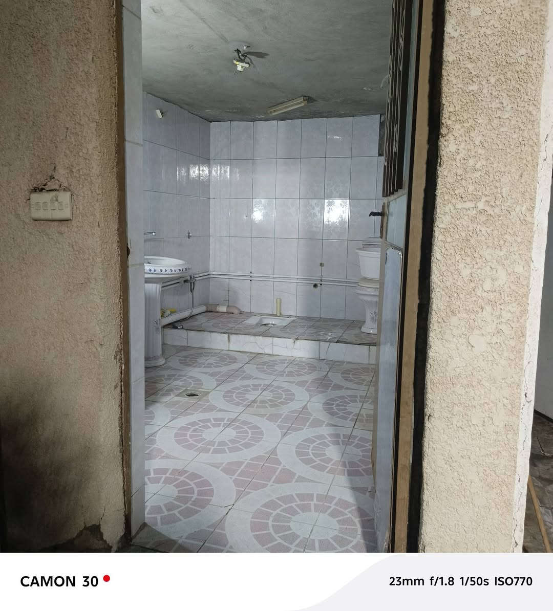 بيت للبيع طابو صرف مساحه 220 بناء 90 كونكريت يحتوي غرفتين وصالة وصحيات ومطبخ وبراني السعر 95 قابل للتفاوض للاستفسار *********** مكتب الصالح للعقار
