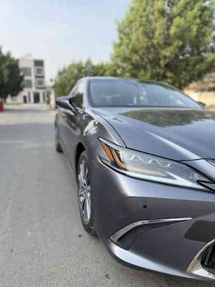 Es300h
2021
هايبرد وبانزين
رقم بغداد
ضربه امامية خفيفة جدا
  مكفولة من الصبغ وبدون ايرباك وبدون دواخل وبدون شواصي
مبدل بيها فقط لايتات ودعامية والشباك
حادث موجود مع الصور
رقم شاصي مرفق ايضا بلصور
ماشية ١٢٠ الف كيلو
سيارة جديدا جدا
كامله بدون اي نواقص
مواصفات فول
سلايت
شاشة كبيرة 
تبريد وتدفئة كشن
داخل لونين
رادار امامي وجانبي وخلفي
لايت ٣ فصوص
حساس ٣٦٠ درجة
كاميرا خلفية
ماوس تحكم
تبريد خلفي
كشنات جلد وتحكمات كهرباء
صندوق كهرباء
سيدس ٦ قرص
Carplay
هواي مواصفات بيها بعد
تحويل ثاني يوم
مكانهة بغداد حي الجامعة
***********
السعر
260 ورقة
