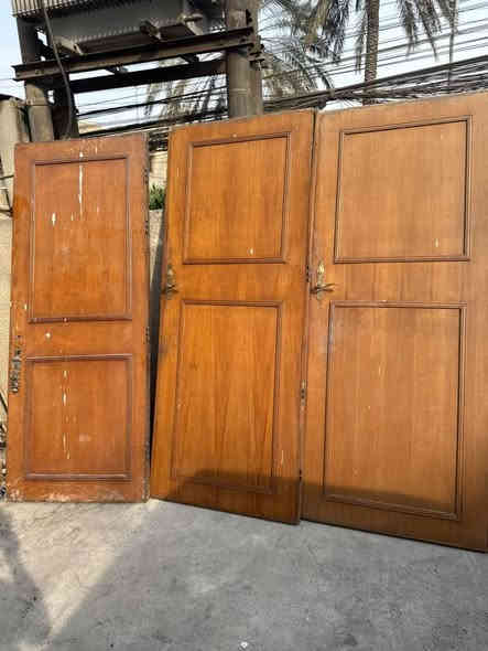 السلام عليكم ابواب مستعمله للبيع درجة اولى سعر الباب 50 الف ارتفاع 215 عرض 86 سم بغداد الكرخ 
للاستفسار 
‭0786 911 1361‬
