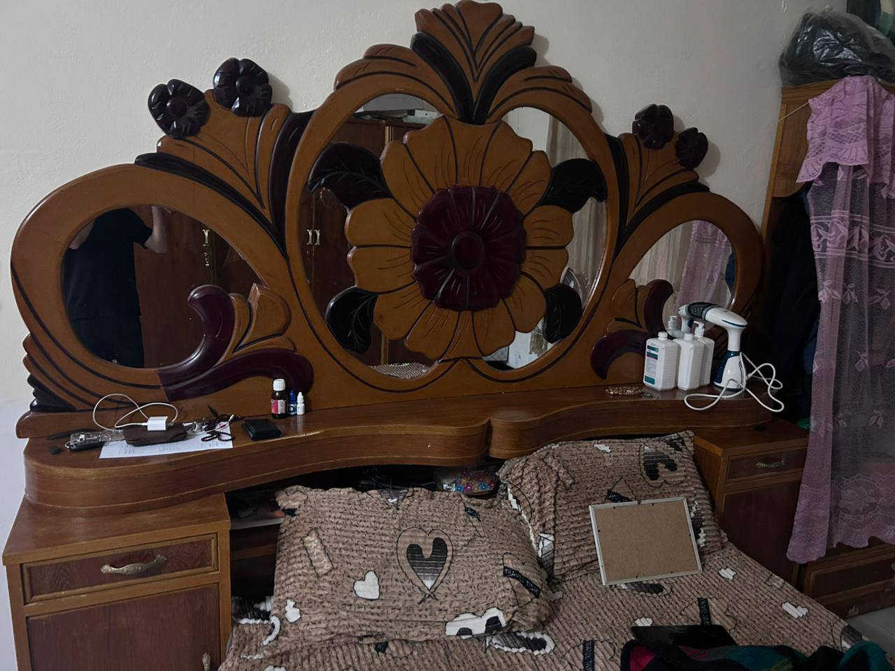 غرفة نوم للبيع السعر 600وبيها مجال الاتصال على الرقم *********** علما الغرفه نجاره
