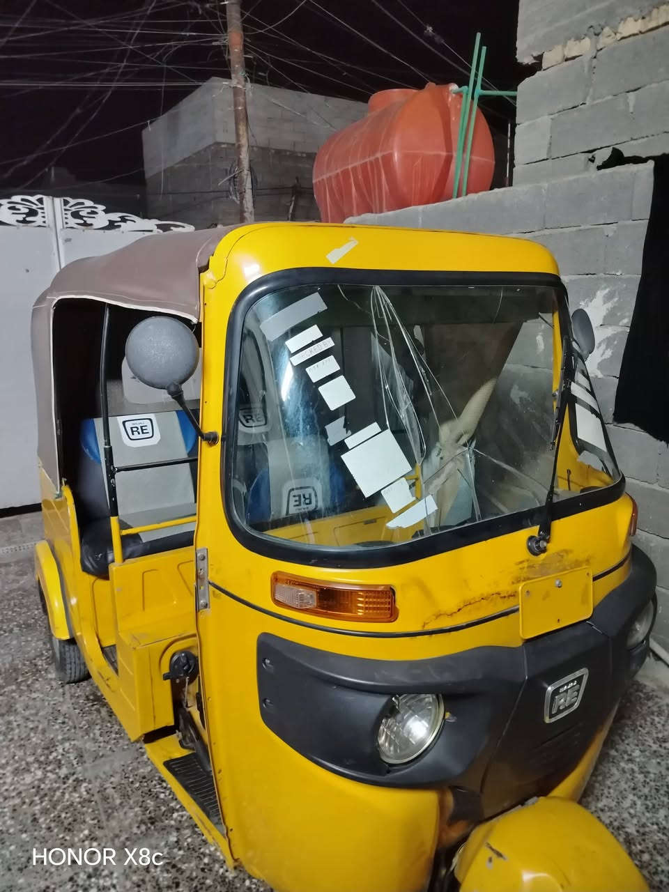 السلام عليكم تكتك موديل 19شهر12 يوم 20 يعني تعتبر 20  التكتك معمره الدوسات  مكفوله من الضربه
6 وربع وبيه مجال  *********** مكاني مدينه الصدر
