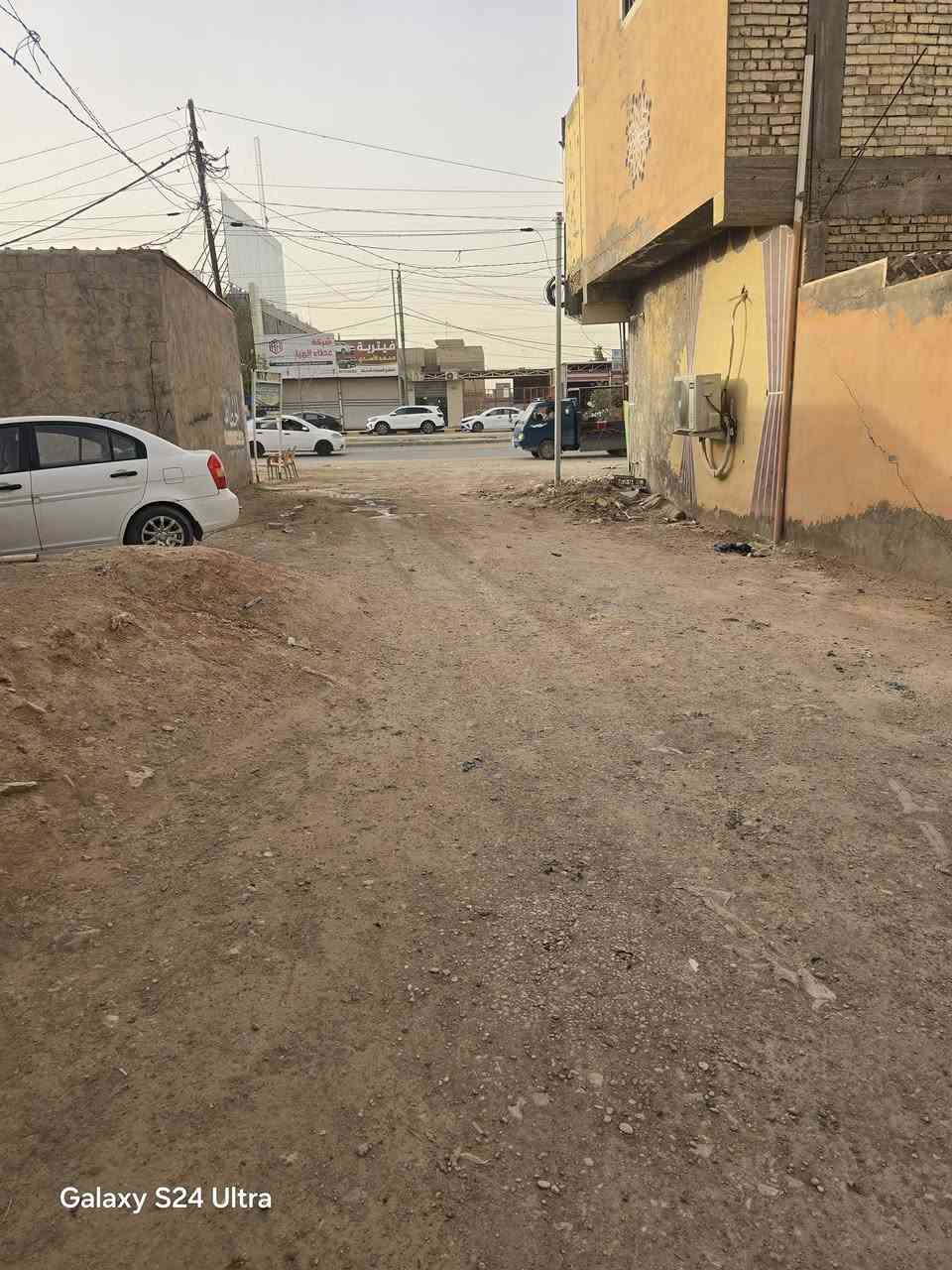 بيت لبيع بشارع المطار الجديد قرب اسواق دكان مكان راقي البيت بصف الشارع العام المساحه ٢٧٠متر مربع يحتوي على غرف ٤ وصاله ومطبخ وستقبال ومكاشيف ٣ وطارمه وصحيات عدد٣ البناء طابوك كونكريت مسلح السعر ١٣٥ مع المجال للستفسار ***********مكتب بركات ام البنين قرب مثلجات سنبله
