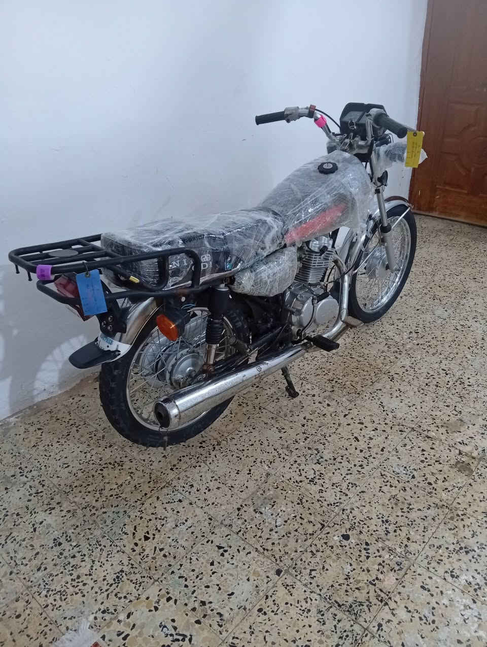 السلام عليكم دراجه للبيع نامه موديل 24 اوراق كامله السعر 500 وبيها مجال مكاني ديالى منصوريه جبل ***********
