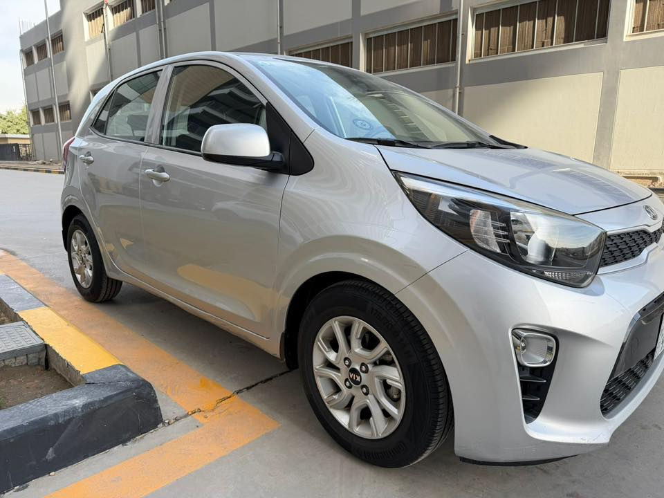 السلام عليكم: كيا بيكانتو خليجي 2020 مال دوليه مكفوله السياره من الصبغ والبارد  ماشيه 29 الف اللون رصاصي سلڤر كير اوتوماتيك وباقي المواصفات معروفه السعر المطلوب 119 $  بيها  مجال/ للاستفسار على الرقم *********** /السياره بأسمي ورقم جديد وتحويل بنفس اليوم/ مكان السياره مجمع بوابة العراق
