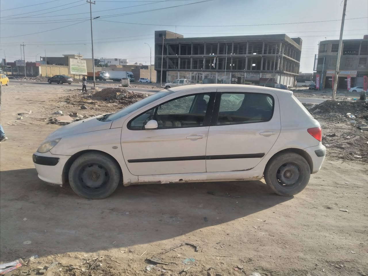 بيجو فرنسي موديل ٢٠٠٥ سيارة نظيفة كشرة حلوة حدادية ٩٠% مكينة نظيفة صار سنه شادها رقم صدامي بس بيها مشكلة بالكير السعر ٤٠ مكاني سماوه للاتصال  ***********
