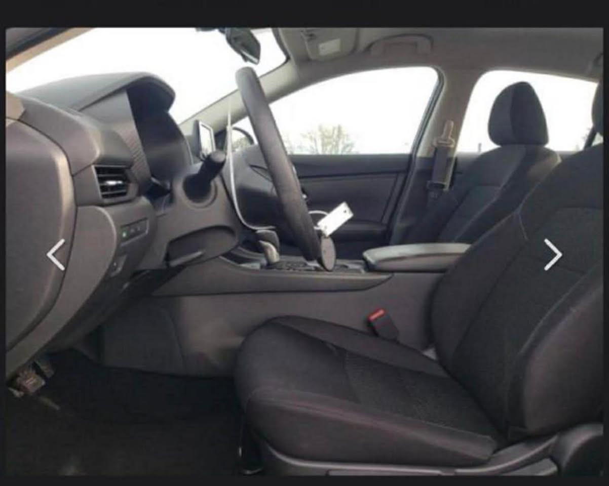 سلام عليكم نسيان سنترا ٢٠٢١ للبيع حادثها مثل مو موضح بالصور السياره ضربتها خفيفه وحلوه وكلش نظيفة ادامه كامله ما ناقصها شي ماشية ١١٥ الف كيلو سعرها 127 للتواصل ***********
