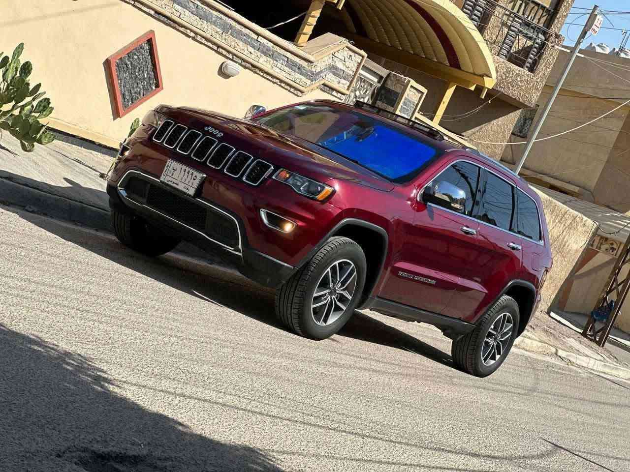 السلام عليكم . جيب ٢٠ شيروكي بغداد باسمي رقم شبه مميز ماشيه ٧٠ ونص . بدون تبديل بيها كلير البنيد واجزاء بسيطه اثر شخوط وطخه خفيفه . حادثها بالدعاميه الاماميه وطاك اير باك دشبول وستيرن ومرجعات . السياره بدلت بيها بساتم مال ١٤ وصارت بدون دوانز ع البانزين العادي وضمان سنه بالمحرك . جاهزه وبدون نقص وجديده داخل وخارج . مكاني بغداد . سعرها ٢١٥ بيها مجال بسيط ***********
