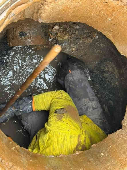 🔴#الان

ابطال مديرية المجاري الديوانية 
يباشر بفتح منهولات في كافة المناطق المحافظة #الديوانية
***********👉هذا رقم شكاوي
