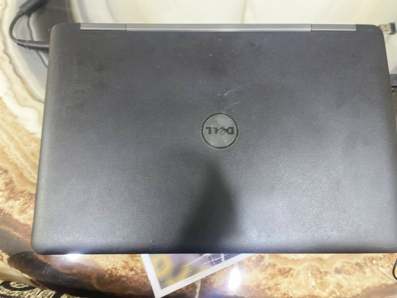 لابتوب Dell Latitude E5540 (نسخة رجال الأعمال - كيبورد كامل وشاشة الكبيرة)
 الموديل: Dell Latitude E5540
 المعالج: Intel(R) Core(TM) i5-4310U CPU @ 2.00GHz (جيل رابع، أداء مستقر وسريع للمهام اليومية والدراسة).
 الذاكرة العشوائية (الرام): 8GB (ممتازة جداً تضمن سلاسة تامة في فتح البرامج والمتصفحات بدون أي تعليق).
 الكيبورد: يحتوي على لوحة أرقام جانبية كاملة (NumPad) مريحة جداً في الكتابة والاستخدام.
 نظام التشغيل: Windows 10 Pro الأصلي.
 حجم الشاشة: 15.6 بوصة (حجم كبير ومريح للعين أثناء الدراسة أو مشاهدة الأفلام).
: هارد 500GB
 حالة البطارية: (ربط توالي مع شاحن الأصلي ).
الباقي كله مكفول 
@إشارة
أنطي سعرك يناسبني أبيعك 
اقل من 120 مابيع


**إذا كنت صاحب هذا الإعلان وتريد حذفه لأي سبب، رجاءا أرسل رسالة إلى الدعم الفني**
