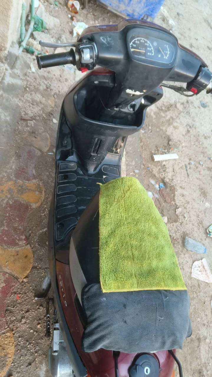 دراجه بطه موديل 2003 نضيفه دراجه كلشي شغال بيه
زوج تواير جديد قفل جنطه قفل تاير قفل سويج كامله دراجه فقط تحتاج بوشه و بستم لايتات شغاله عالي وناصي 
مراوس فقط وياه موبايل فقط مراوس ***********
