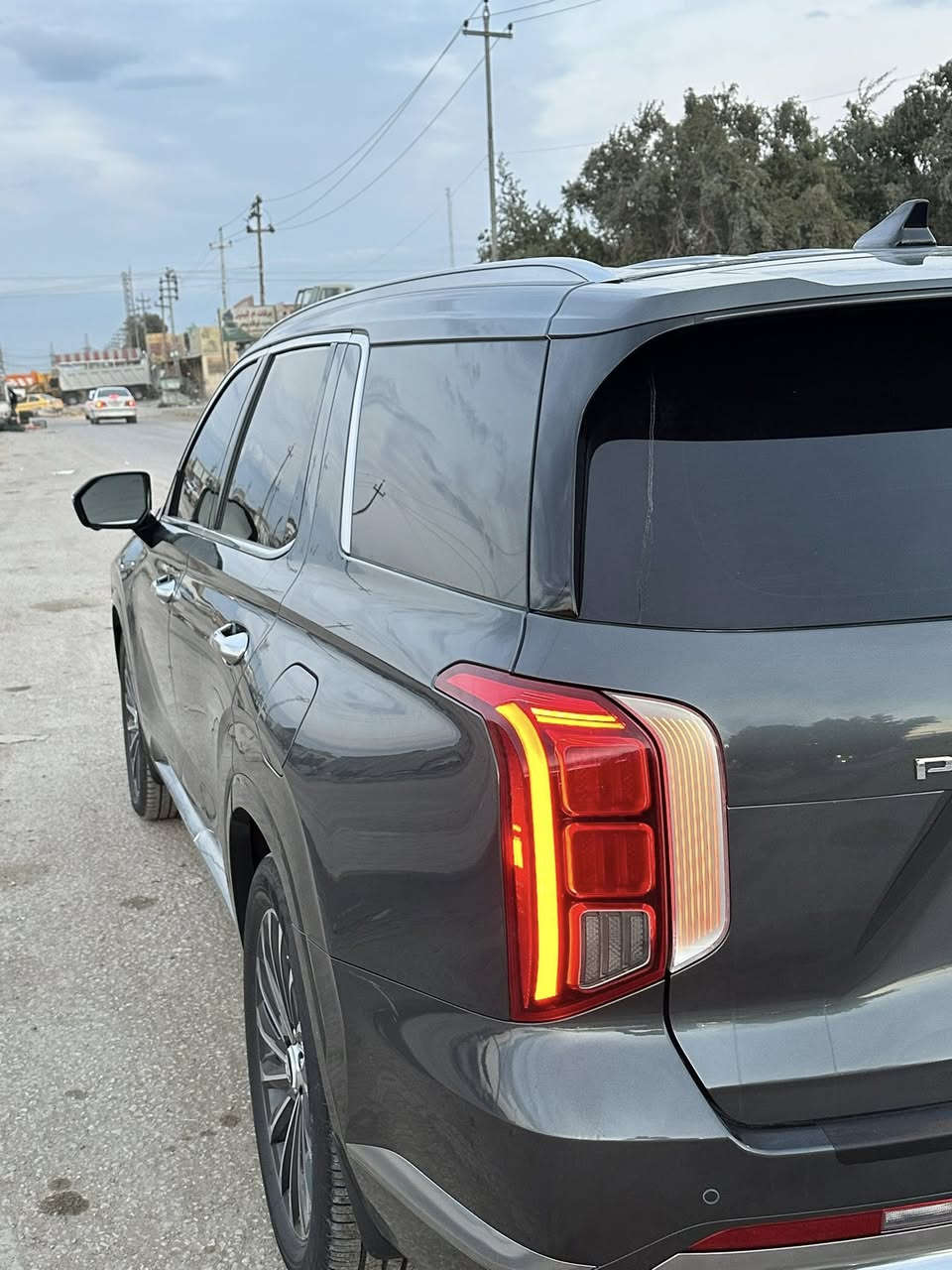 سلام عليكم ورحمة الله 
هونداي بالسايد الكرافيكي مديل 2023 وارد امريكا
لون نفطي 
كامرات 360🔄 درجة 
حساسات امامي وخلفية وجانبية 
رادرات امامي وخلفي 
مراية خلفية الكترونية
عداد ديجتار 
فتحت سقف قطعتين
مكينة 6 سلندر 3800 
تبريد كهربائي وميكانيكي ثلاث قطع 
القمارة كنتاره شاومو 
الكشن السائق يوجد وضعية المساج 
الداخل ابيض ملكي VIP
كشنات تبريد وتدفة
دفع رباعي
انظمت القيادة سبورت وسمارت وقياده ثلجية
وقياده عادية 
قيادة ذاتية.  مثبت سرعة  مثبت مسار 
ستيرن تدفة 
سبيكر صوت للمقاعد الاخيرة 

رقم السيارة اربيل مداور ثاني يوم 
السعر :310 ورقة وبية ومجال بسيط 
مكاني النجف الاشرف 
*********** 
علي جاسم
