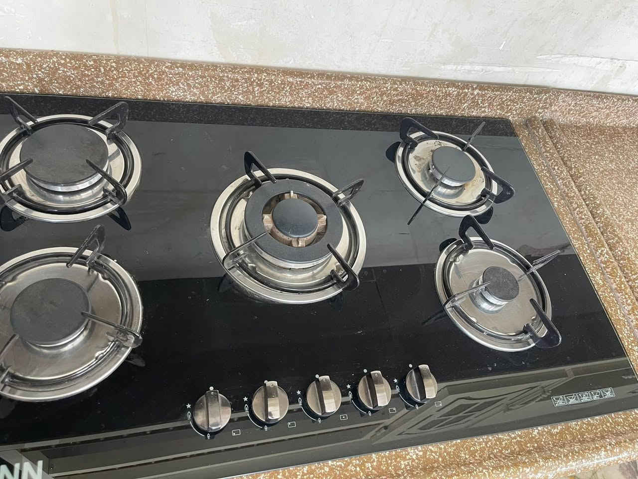 كاونتر كامل جديد ستعمال سبوع بسعر مناسب مستعجله عليه 
بسعر ٤٠٠ الف وإذا اكو عائله فقيره تأخذهم بهل سعر بعد احسن لتواصل ***********
