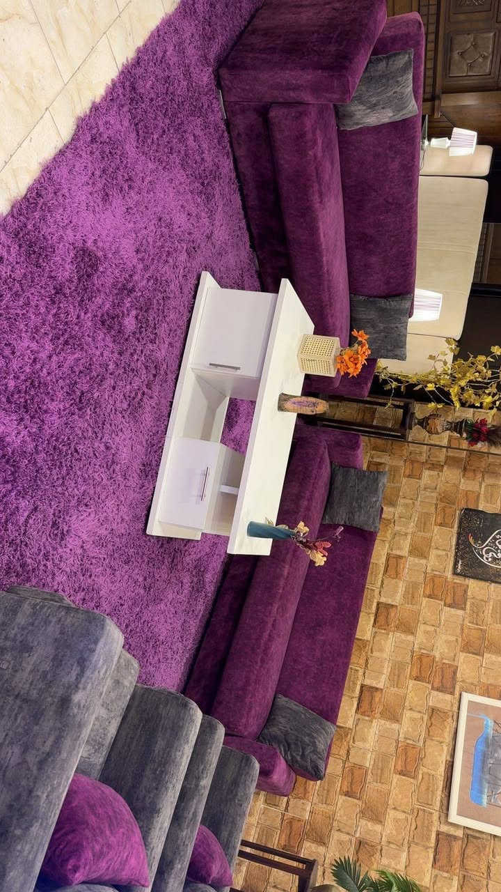 طقم كنب صوفا بيد modern 🛋️ بمواصفات عالية جداً 💯
📍مكون من ثلاثيه 🛋️ عدد 2 و مفرد 💺عدد 2 🤍
📍نظام جكات لكامل القطع لتصبح كل قطعه عباره عن تخت 🛌 
📍 داخل كل قطعه Box للتخزين 📦
📍 مقاعد اسفنج ضغط عالي "مريح جدا" 🤍
📍خشب سويد 🪵 صلد 💛✨

📍 أستخدام بسيط جداً بوضع الوكاله ✨
 .


**إذا كنت صاحب هذا الإعلان وتريد حذفه لأي سبب، رجاءا أرسل رسالة إلى الدعم الفني**