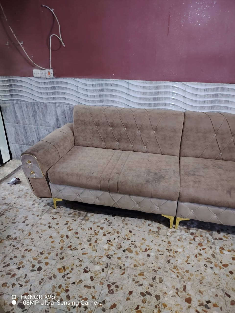 سلام عليكم ديوان وغرفه اخشاب للبيع غرفه نضيفه جدأ تفصال وممفتوحه صاج ومابيه اي ضرر غرفه ام سته طابقين تأخذه تكلي رحمله والديك مفصله بوقته ٤ملاين الله يشهد وهسه عارضه مليون نص بيه مجال وديون هم تفصال ١٠ مقاعد خشب عراقي ٣٥٠ وبيه مجال مكاني بغداد بياع شرطه الخامسة *********** وتساب واي استفسار
