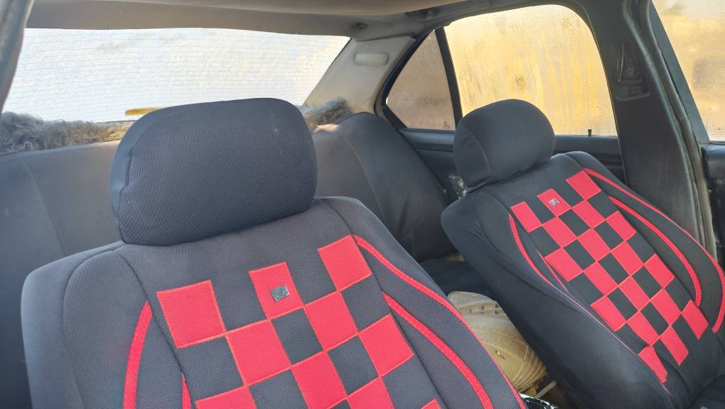 فرۆشتن و گۆڕینەوە 
بیئێم مودێل 92
لێدران و موس و براوە و وەرگەڕان بەشەرت
گێڕ و مەکینە بەشەرت 
کارەبایی هەمووی ئیش دەکات 
ناو گێچەکانی ئیش دەکات
تایە و ویلی خاوێنە
ئاڕم پلاستیکی لەگەڵە
ئارمەکەی هەدیەیە 
کێشەی مەدەنی و دزیاری و قەرداری بەشەرت
توند و تۆڵە و بێ کێشەیە 
مەکینە 535 ی گێڕ عادی 
هەموو شتێکی مەزبوتە و بێ کێشەیە 
گۆڕینەوەش دەکەم 
موشتەری تێل بکە لەخزمەتم 
***********
ڤایبەر و وەتسئاپی لەسەرە أربيل, العراق
