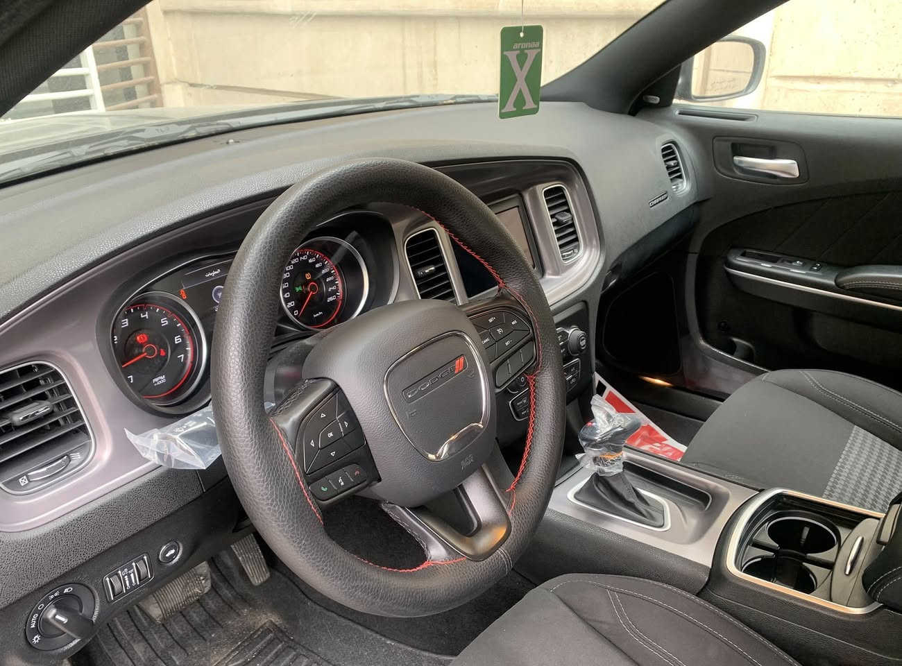 السلام عليكم ورحمة الله وبركاته
للبيع دودج جارجر 2023 خليجي مكفولة جديدة ماشية 39 الف كيلومتر مواصفات SXT .
لايتات زنون بلادي مع لدات امامي وخلفي ويل كب حجم 18 حساسات خلفية شاشة وكامرة خلفية تحكم ستيرن جميع الجهات كشن كهرباء محرك ستة سلندر 3600 سي سي مغلفة PPF بالكامل .
السعر 295 ورقة.
رقمي *********** بغداد اليرموك
