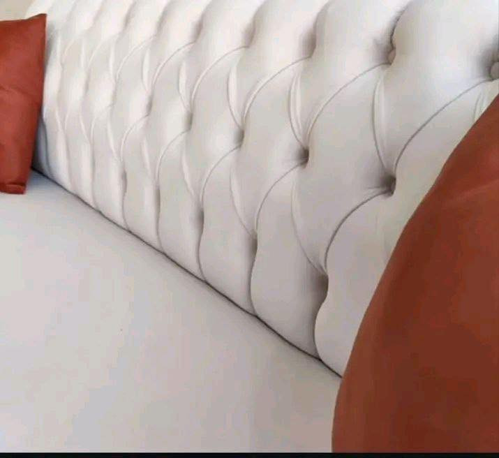 عرض لمدة  اسبوع 😍😍

موديل شانيل 

تخم شغل عراقي موديل تركي عشر مقاعد خمس قطع   قنفتين ثلاثي وقنفه ثنائيه وكراسي عدد 2اضافه  كوشات هديه عدد 10

أنتبااااه إلى لأسعار 
ال١٠ مقعد  700الف 
ال٩ مقعد   625لف 
ال٨ مقعد   600الف 
ال٧مقعد   550لف
ال٦مقعد.   500الف
ال٥مقعد   400. الف
خمس قطع اثنين كبيرة ثلاثيه وحده وسط ثنائية و كرسيين مع كوشات عدد 6
جميع الالوان متوفره
توصيل داخل بغداد مجاني 
اطراف 15

القاعدة خشب كله بلوك 18مل
القماش چگور قديفه ثكيل او حسب الطلب متوفر انواع الاقمشه 
الاسفنج مميز اول مضغوط علو الاسفج 7سم 

❇️قياسات القنفات ❇️
190سم  القنفه الكبيرة ام ثلاث مقاعد 
150 سم القنفه الوسط ام مقعدين 
75 سم  الكرسي

العمق الكلي للتخم  75 سم عرض المقعد الصافي60
ضمان حقيقي للامانه 5سنوات 

❌❌❌لا تدفع المبلغ اذا  اجاك يختلف عن الصورة❌❌❌

للحجز ارسل
الصورة 
والاسم 
ورقمين موبايل
والعنوان
على الخاص
الي يريد طبله سعرها 50

اذا قماش وتر برو فرق 50الف
التوصيل سريع
عيوني قياس الديوان.استندر  10مقعد  6.امتار ونص    واذا عل مقاعد يحسب حاله حاله التخم


**إذا كنت صاحب هذا الإعلان وتريد حذفه لأي سبب، رجاءا أرسل رسالة إلى الدعم الفني**