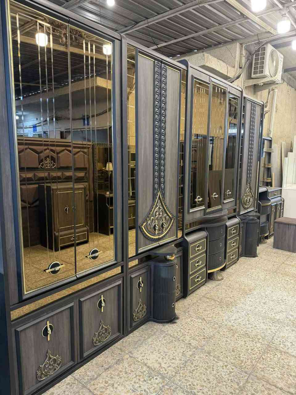 ✨ غرفة تركية  مودرن ✨
🚪 نظام أبواب  10 قطعه بروفايل فاخر
🛏️ سرير ضهر بلوك بمخزن عملي
🪞 جام برونزي أنيق
🧵 قماش وتر بروف أصلي سعره مليون و900
✨ نظافة 99💯
🚚 شد ونقل مجاني داخل بغداد
📦 توصيل للمحافظات بأسعار رمزية

📍الموقع بغداد الجديدة
📩 للاستفسار راسل خاص


**إذا كنت صاحب هذا الإعلان وتريد حذفه لأي سبب، رجاءا أرسل رسالة إلى الدعم الفني**