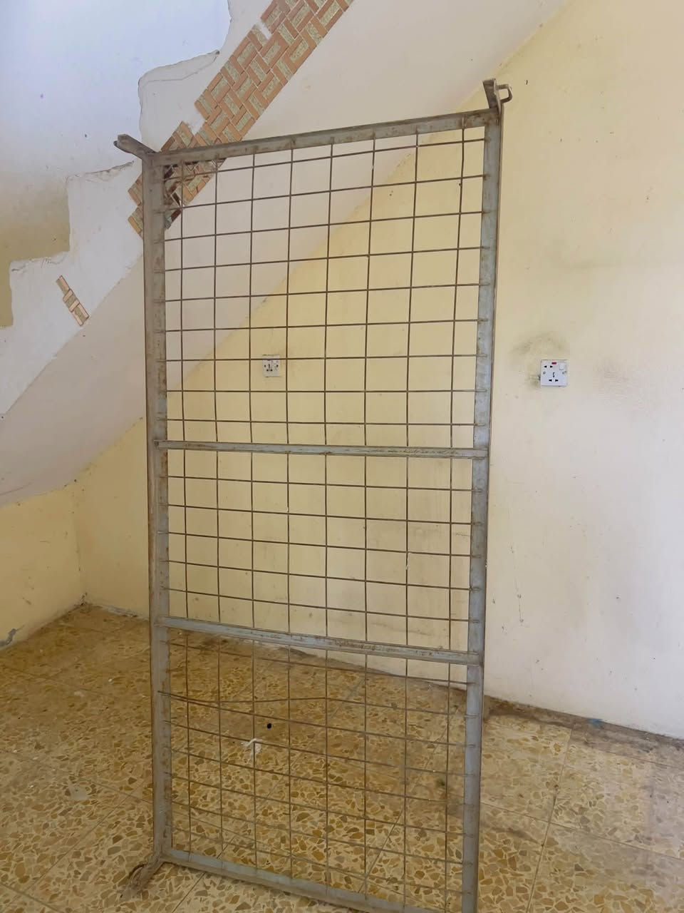 السلام عليكم سندويش جدارية وجرابي عدد٢ مكاني زعفرانية ***********
