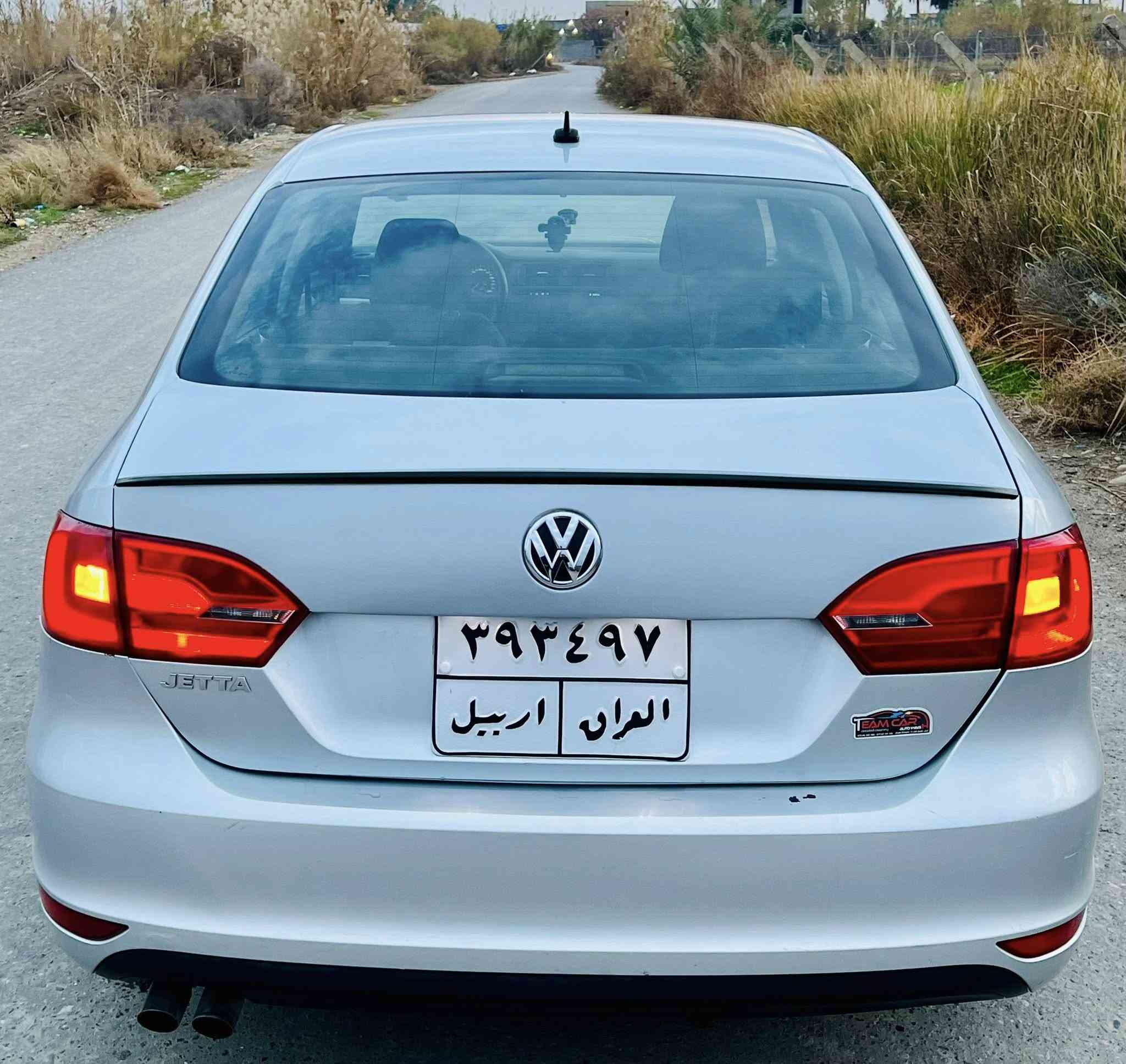 السلام عليكم جيتا 2014 خليجي للبيع محرك 2000 المرغوب تنفس طبيعي بدون توربو السيارة جاهزة ما بيها نقص برغي (تخم تاير جديد. صدر امامي خلفي جديد. كير ومحرك بالشرط. تبريد ثلج) كلها بالشرط معروفة مواصفات الخليجي ((السيارة كلين كفالة عامة من الضرر والتبديل والمعجون. بيها رَش بيبان ثنين صفحة السائق اثر شخوط فقط)) السعر 115 وبيها مجال للشراي للأستفسار *********** مكاني العلم
