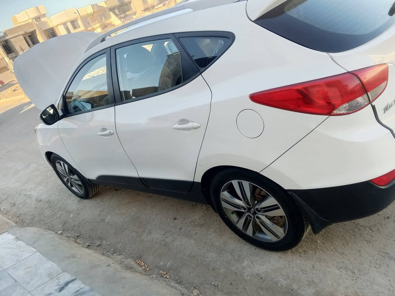 توكسان موديل 14 بيه قطع صبغ ابيع احزام بدون دواخل كير ومحرك مكفول السعر 119
***********

